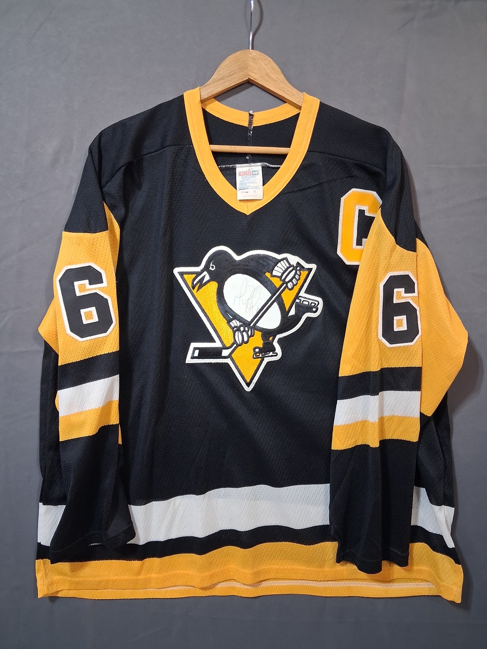 CCM Signed vintage NHL JERSEY Lemieux Black and Gold Hockey Jersey 6